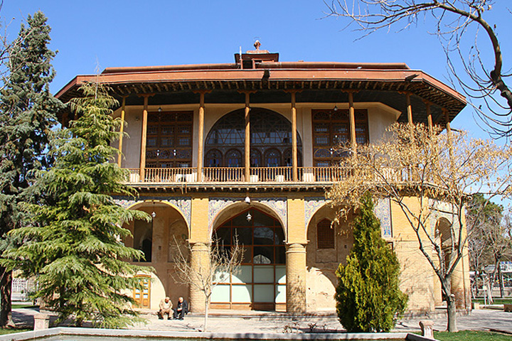کاخ چهل ستون قزوین